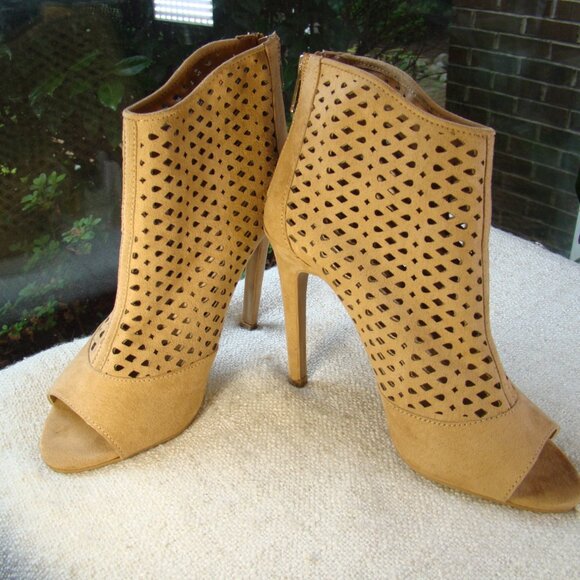 Forever 21 tan suede textile cut-out peep toe slim high heel booties, Sz 5.5 - Picture 11 of 11